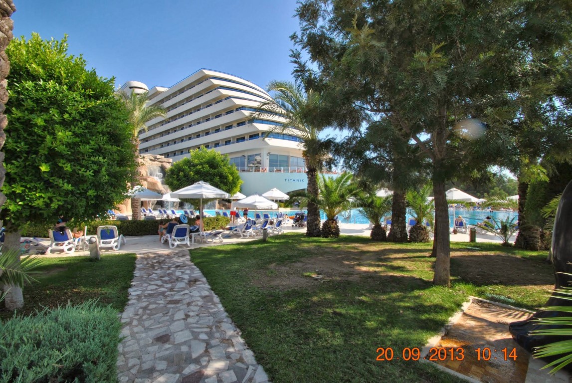 imagini hotel TITANIC LARA